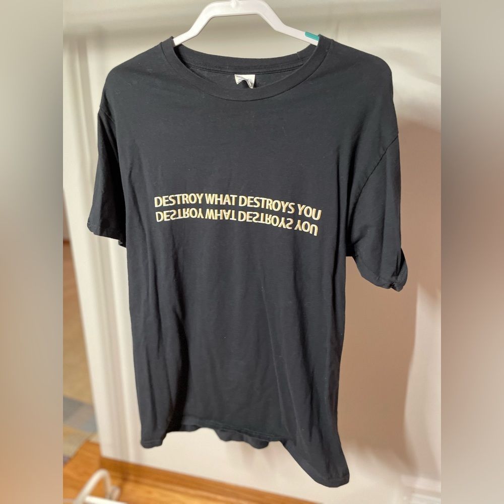 PORT AND COMPANY MENS GRAPHIC LETTERING BLACK SHORT SLEEVE SHIRT MEDIUM 🍀 2